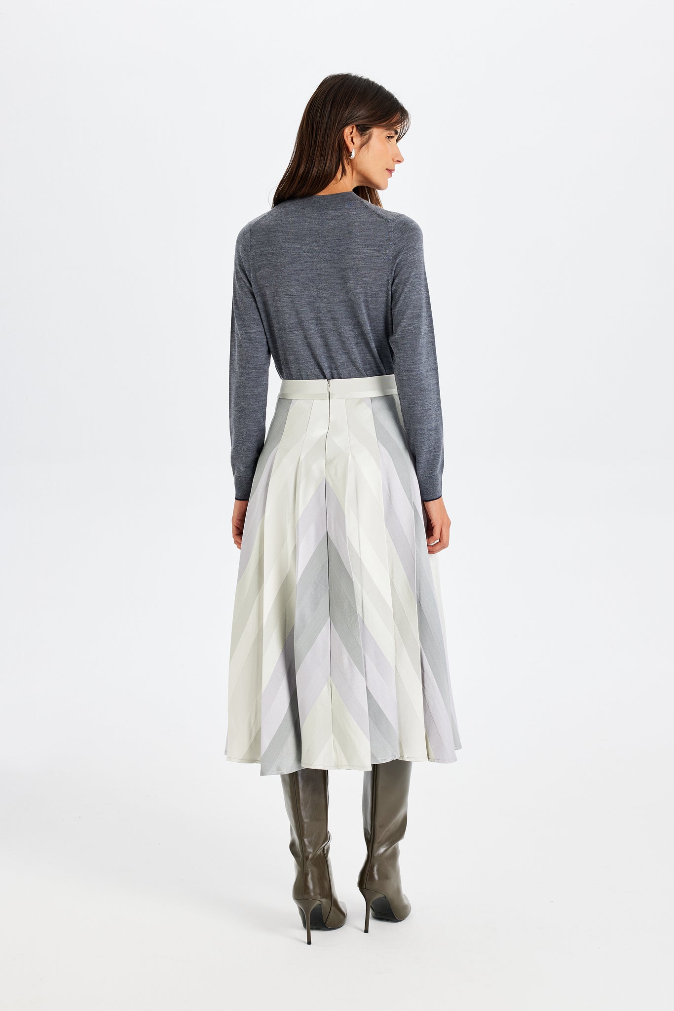 Kutnu Pleated Gray Skirt